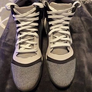 Excellent Used Condition Basketball Shoes